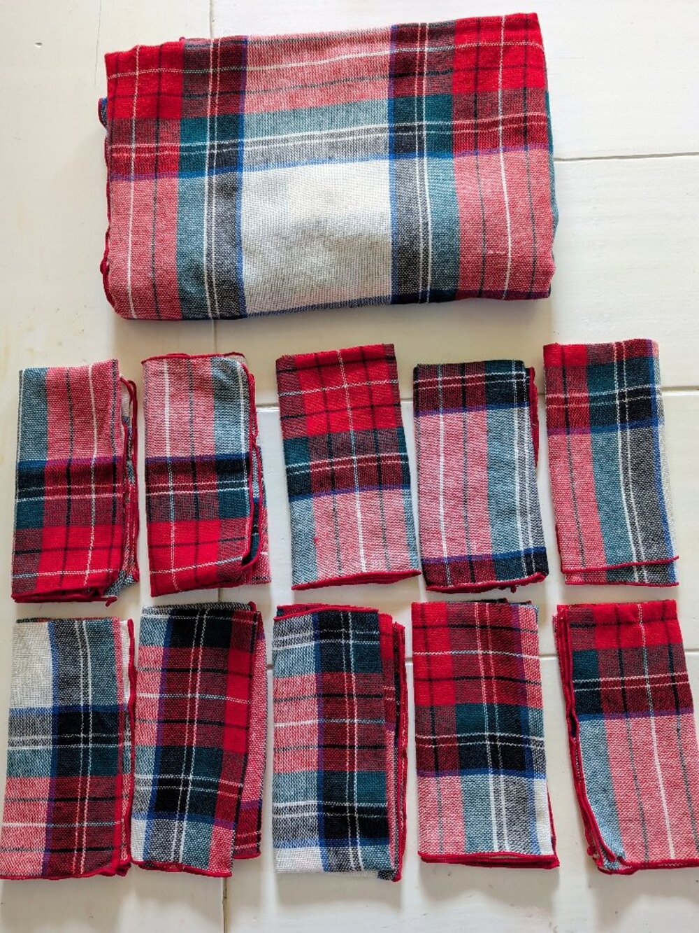 Tartan Plaid Christmas Tablecloth Set 10 Napkins Red Metallic 80x59 Classic